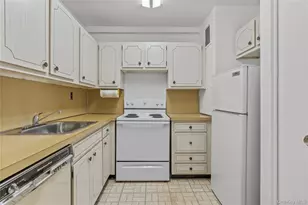 56 Doyer Ave, White Plains, NY 10605 - Photo 8