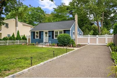 1347 Peters Boulevard, Bay Shore, NY 11706 - Photo 2
