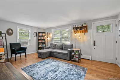 1347 Peters Boulevard, Bay Shore, NY 11706 - Photo 4