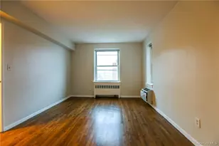 730 Pelham Rd, New Rochelle, NY 10805 - Photo 10