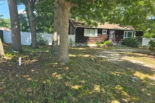 5 Gores Dr, Mastic, NY 11950 - Photo 2