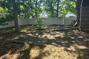 5 Gores Dr, Mastic, NY 11950 - Photo 30