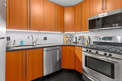 345 E 93rd Street #13G, New York, NY 10128 - Photo 10