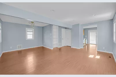 646 S 7th Street, Lindenhurst, NY 11757 - Photo 8