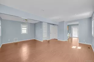 646 S 7th St, Lindenhurst, NY 11757 - Photo 8