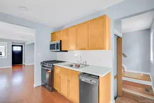 646 S 7th St, Lindenhurst, NY 11757 - Photo 14