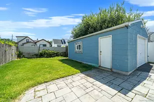 646 S 7th St, Lindenhurst, NY 11757 - Photo 6