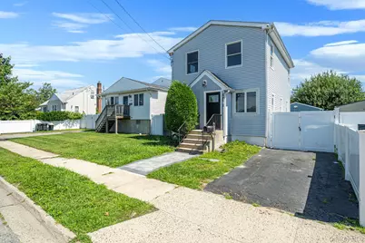 646 S 7th Street, Lindenhurst, NY 11757 - Photo 1