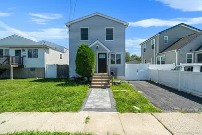 646 S 7th Street, Lindenhurst, NY 11757 - Photo 2