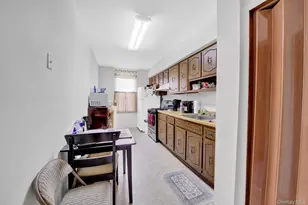 70-29 68 Th Pl, Glendale, NY 11385 - Photo 14