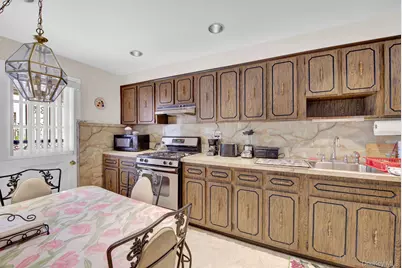 70-29 68 Th Place, Glendale, NY 11385 - Photo 6