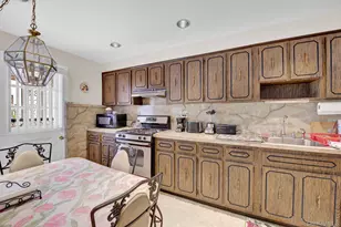 70-29 68 Th Pl, Glendale, NY 11385 - Photo 6