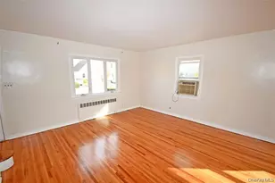 1047 N 7th St, New Hyde Park, NY 11040 - Photo 4