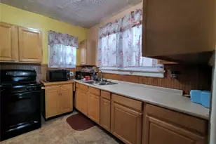 492 1st St, Newburgh, NY 12550 - Photo 4
