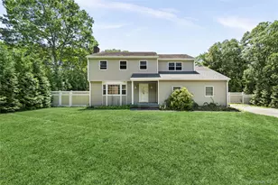 39 Sherwood Rd, Hampton Bays, NY 11946 - Photo 2
