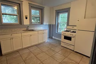 76 S Hamilton St, Poughkeepsie, NY 12601 - Photo 2