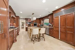 2 Kalb Ct, Dix Hills, NY 11746 - Photo 10