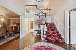2 Kalb Ct, Dix Hills, NY 11746 - Photo 4