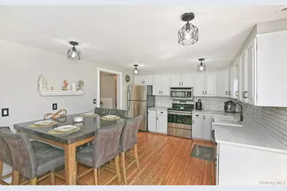 29 Torrey Pine Lane, Medford, NY 11763 - Photo 6