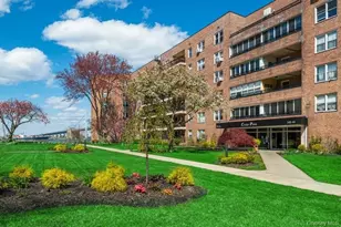 162-41 Powells Cove Blvd, Whitestone, NY 11357 - Photo 1