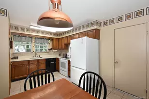 273 Deer Rd, Ronkonkoma, NY 11779 - Photo 6