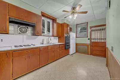 1073 Concord Street, Franklin Square, NY 11010 - Photo 6