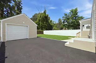 26 Parkside Rd, West Hempstead, NY 11552 - Photo 32