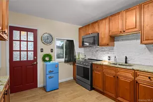 21 Grandview Dr, Shirley, NY 11967 - Photo 20