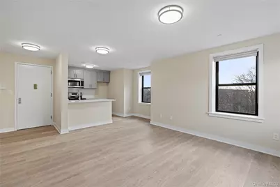 135 Wakefield Avenue #401, Yonkers, NY 10704 - Photo 2