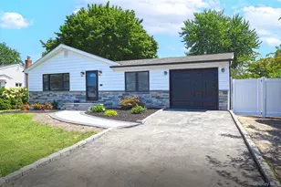 15 Parkview Dr, Commack, NY 11725 - Photo 2