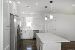 15 Parkview Dr, Commack, NY 11725 - Photo 12