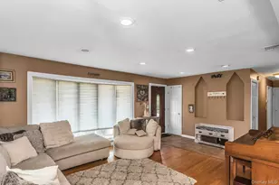 58 Crescent Pl, Smithtown, NY 11787 - Photo 6