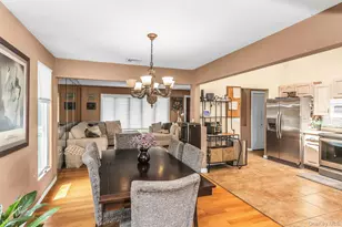 58 Crescent Pl, Smithtown, NY 11787 - Photo 8