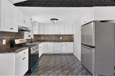 3 Lee Place, Mastic, NY 11950 - Photo 8