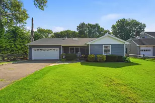65 Jervis Ave, Copiague, NY 11726 - Photo 2