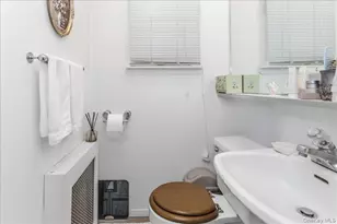 27 & 31 Kennedy Rd, East Hills, NY 11577 - Photo 8