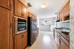18 Valley Ln E, Valley Stream, NY 11581 - Photo 10
