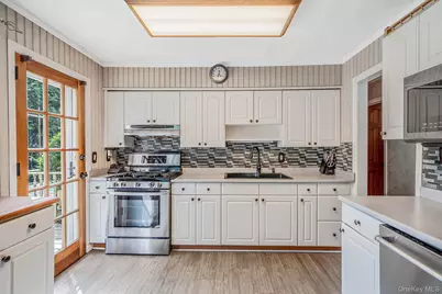 117 Bryan Avenue, Amityville, NY 11701 - Photo 4