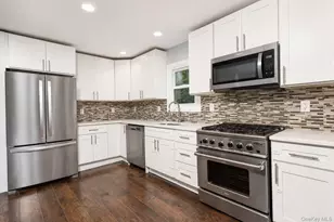 132 48th St, Lindenhurst, NY 11757 - Photo 2