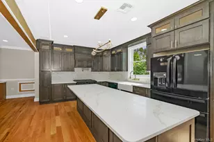 14 Lindsey Pl, Holbrook, NY 11741 - Photo 4