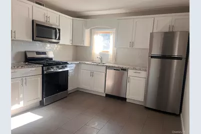 1375 W Main Street, Riverhead, NY 11901 - Photo 16