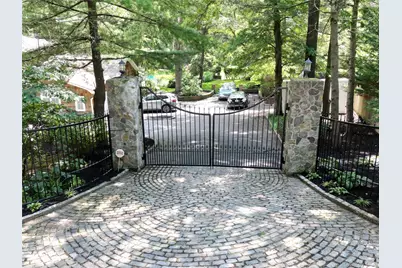 1846 Muttontown Road, Syosset, NY 11791 - Photo 32