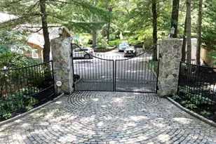 1846 Muttontown Rd, Syosset, NY 11791 - Photo 32