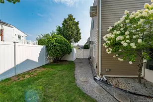 105 Rumford Rd, Kings Park, NY 11754 - Photo 26