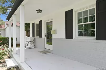 415 Leonard Boulevard, New Hyde Park, NY 11040 - Photo 4
