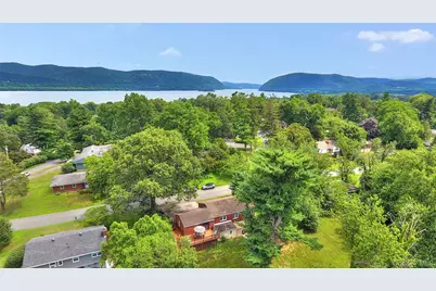 10 Oak Ridge Drive, New Windsor, NY 12553 - Photo 2