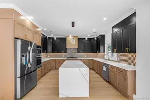 60 Periwinkle Rd, Levittown, NY 11756 - Photo 4