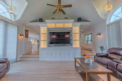 484 Washington Avenue, Lindenhurst, NY 11757 - Photo 16
