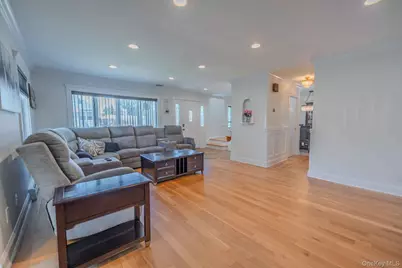484 Washington Avenue, Lindenhurst, NY 11757 - Photo 4