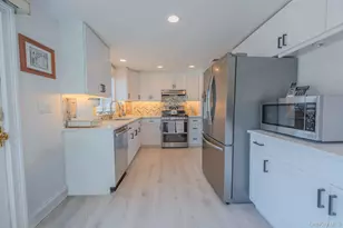 484 Washington Ave, Lindenhurst, NY 11757 - Photo 8
